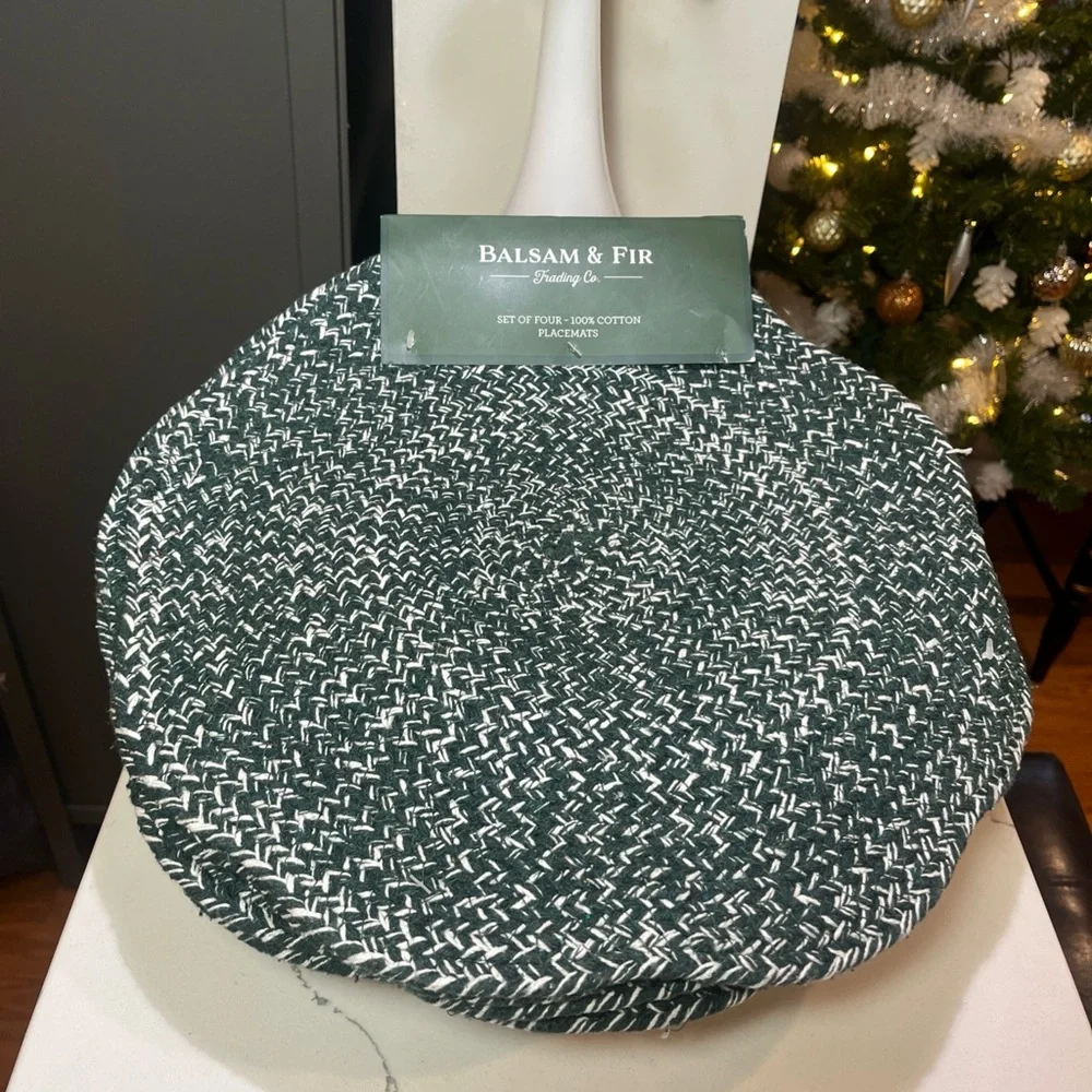 Balsam & Fir Trading Co. Green & White Woven Scalloped Edge Placements Set/4 NWT